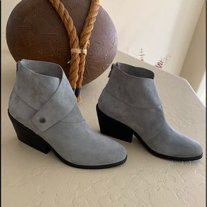EILEEN FISHER  Gray ankle suede boots Size  8M